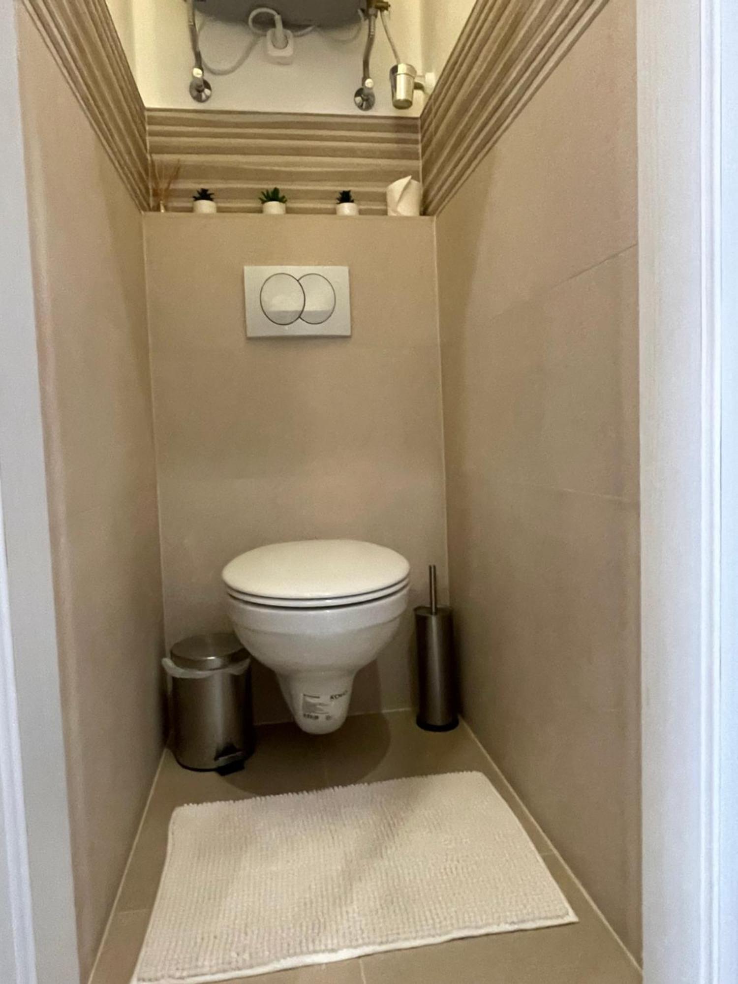 Syl Via Apartman Eger Esterno foto